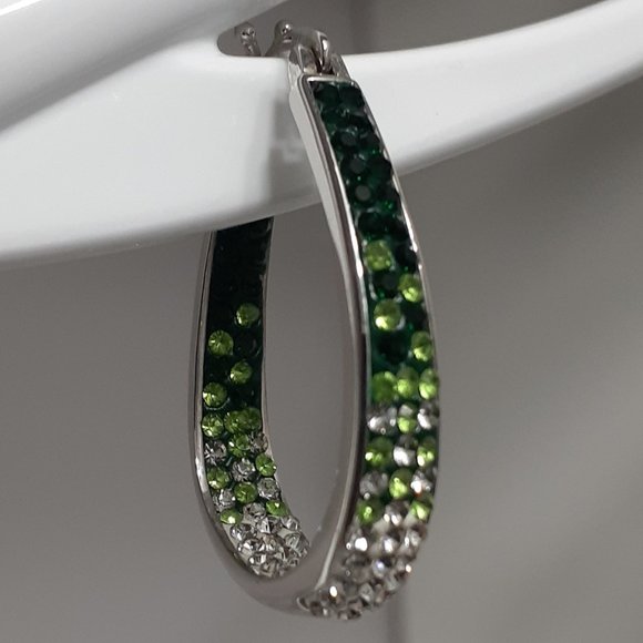 Unique, gorgeous emerald green color and clear crystal hoop earrings - Picture 3 of 3